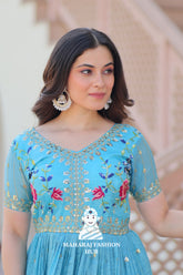 Shimmer in Style β Gold Crush Gown with V Neck & Cotton Lining π«